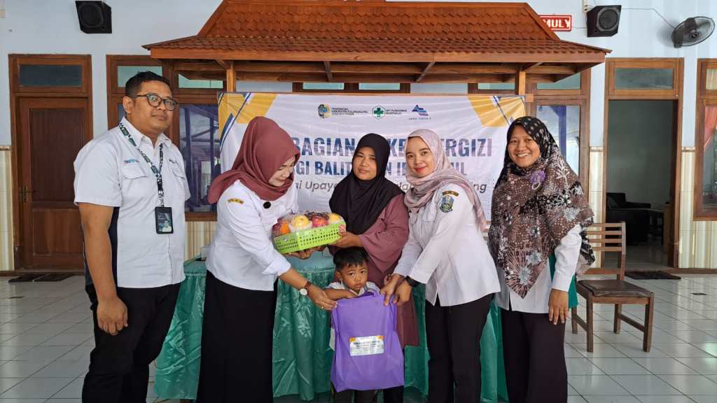 Puskesmas Pagerwojo Kolaborasi dengan Desa Mulyosari dan Perum Jasa Tirta Bagikan Paket Bergizi untuk Balita dan&nbsp;Bumil
