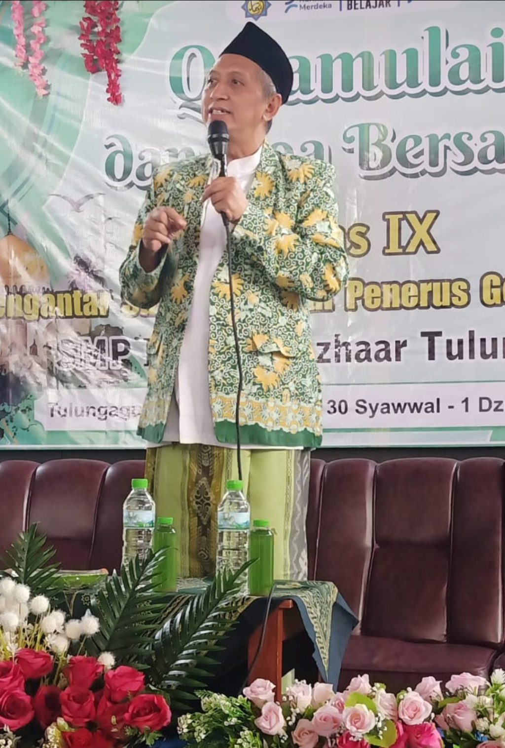 Tradisi Sungkeman di SMP Al Azhaar, Membangun Akhlak Siswa Melalui&nbsp;Ketauladanan