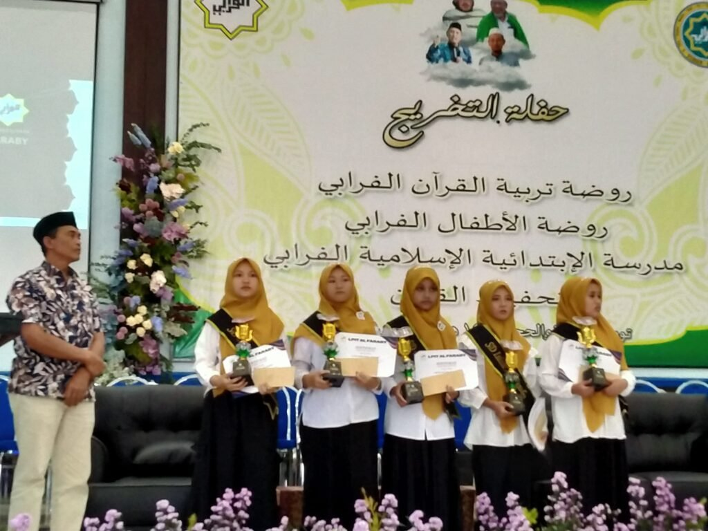 Pameran Karya Santri di Pesantren Al Azhaar Tulungagung Tahun Ajaran 2023/2024