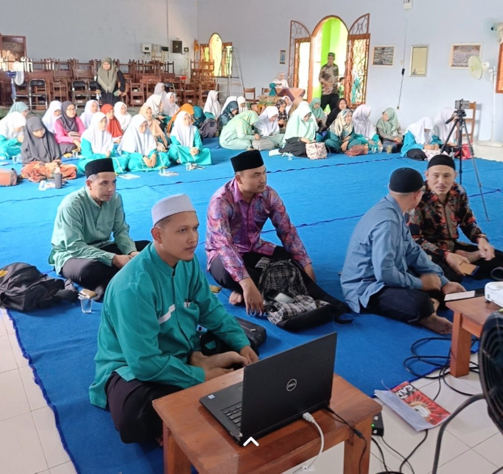 Pelatihan Smart Journalist Guru SMP Islam Al Azhaar Tulungagung